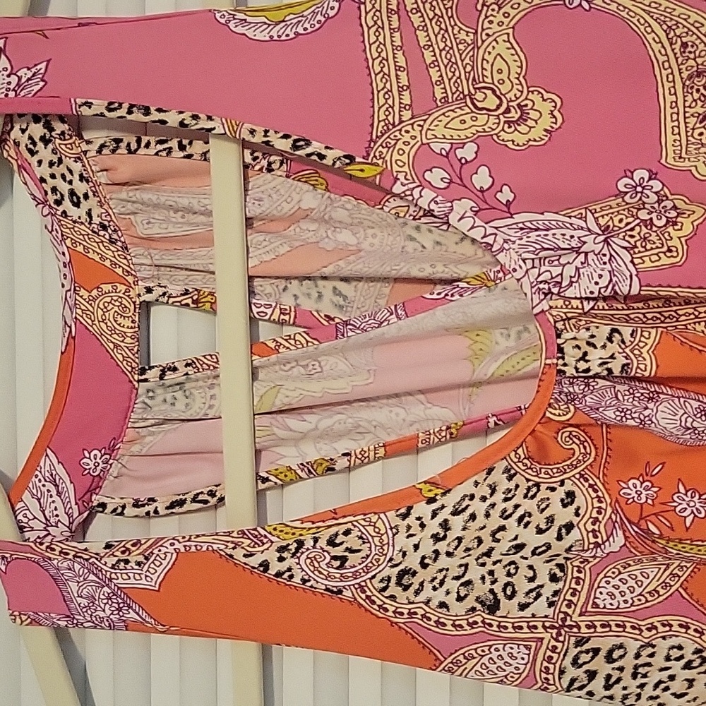 Bathing suit cover - Picture 2 of 5